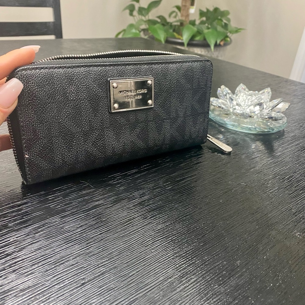 Michael kors wallet